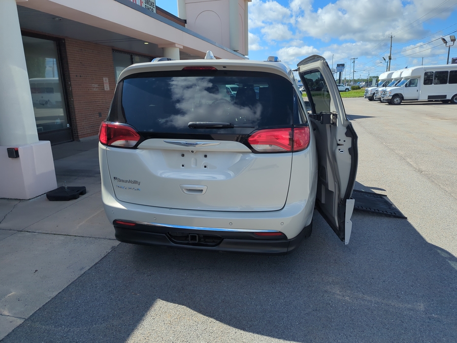Used 2020 Chrysler Pacifica Touring L Plus - BraunAbility Side Entry In Floor Automatic Ramp