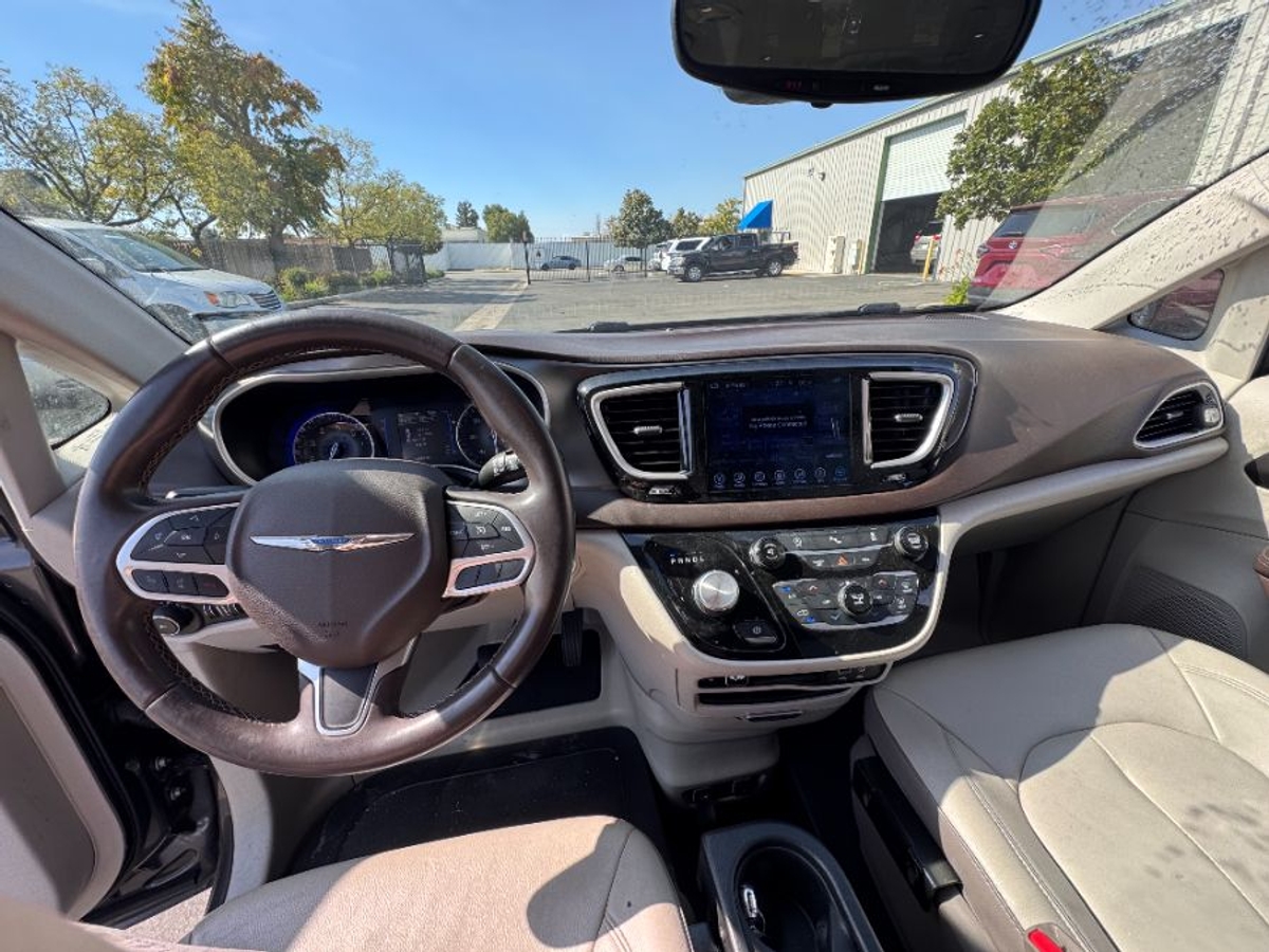 2017 CHRYSLER PACIFICA - Image 3