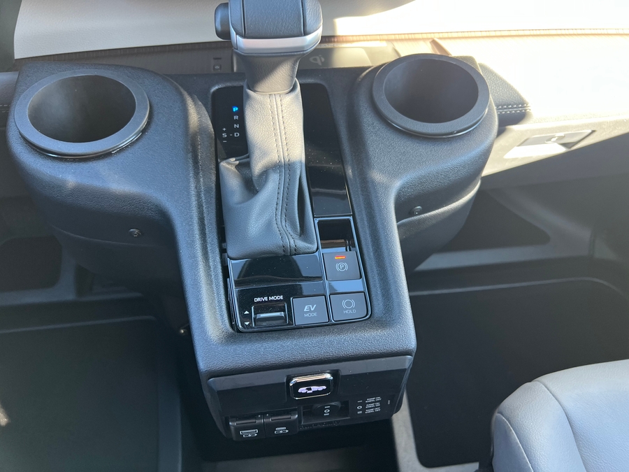 Used 2024 Toyota Sienna Hybrid XLE - BraunAbility Side Entry Entry Fold Out Automatic Ramp