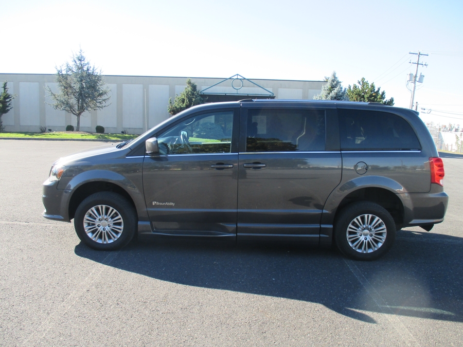 Grey Dodge Grand Caravan image number 2
