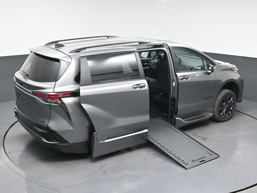 New 2026 Toyota Sienna Hybrid XSE Sport - BraunAbility Side Entry In Floor Automatic Ramp