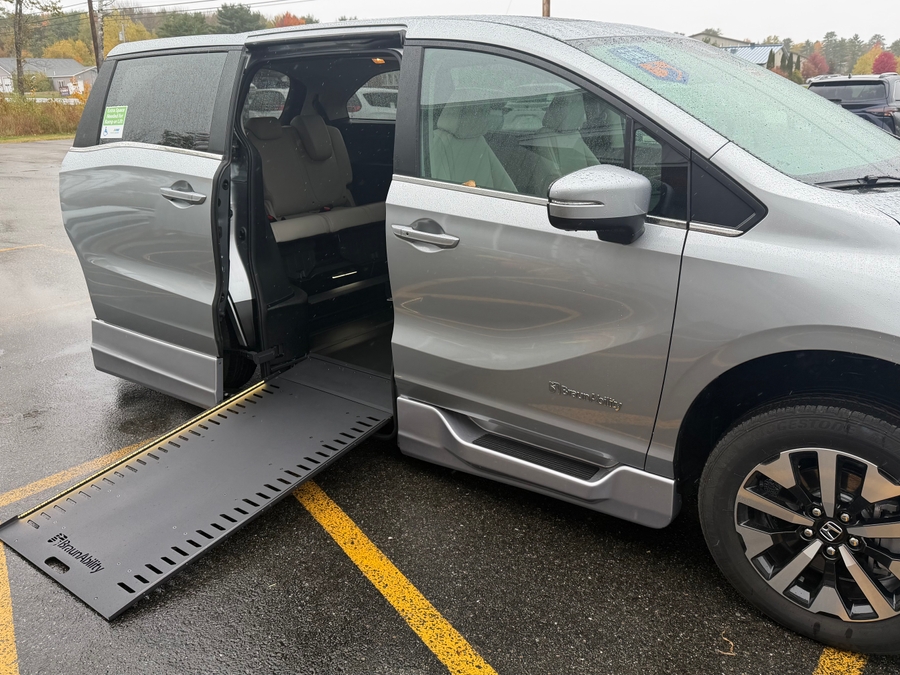 Silver Honda Odyssey with Side Entry Automatic In Floor ramp