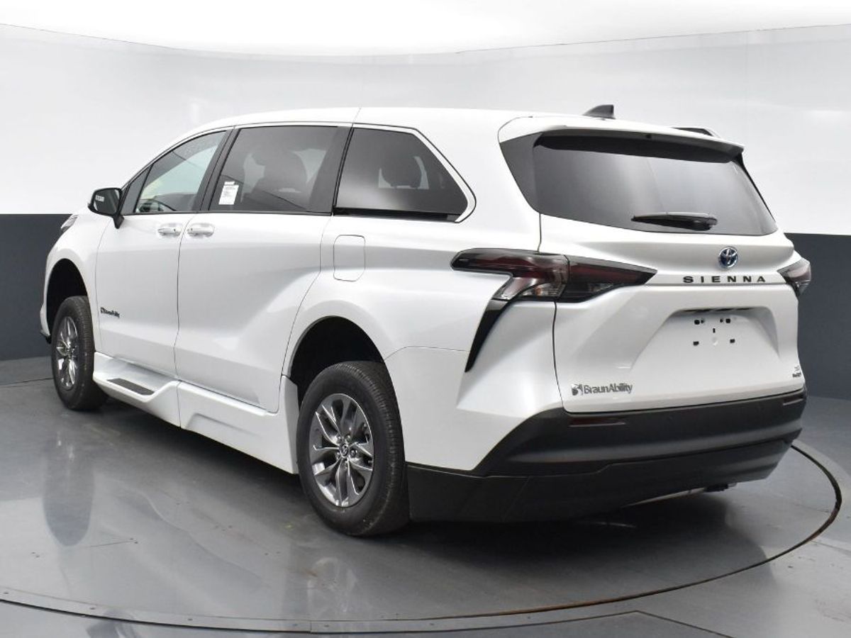 2023 TOYOTA SIENNA - Image 5