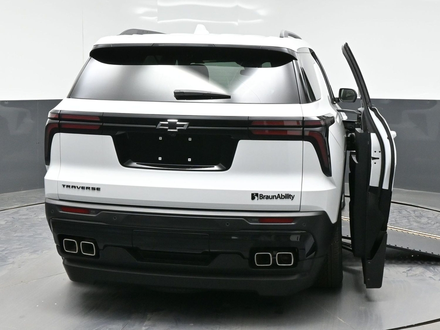 New 2026 Chevrolet Traverse 1LT Midnight - BraunAbility Side Entry In Floor Automatic Ramp