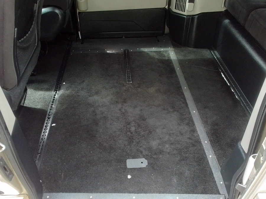 Brown Dodge Grand Caravan image number 5