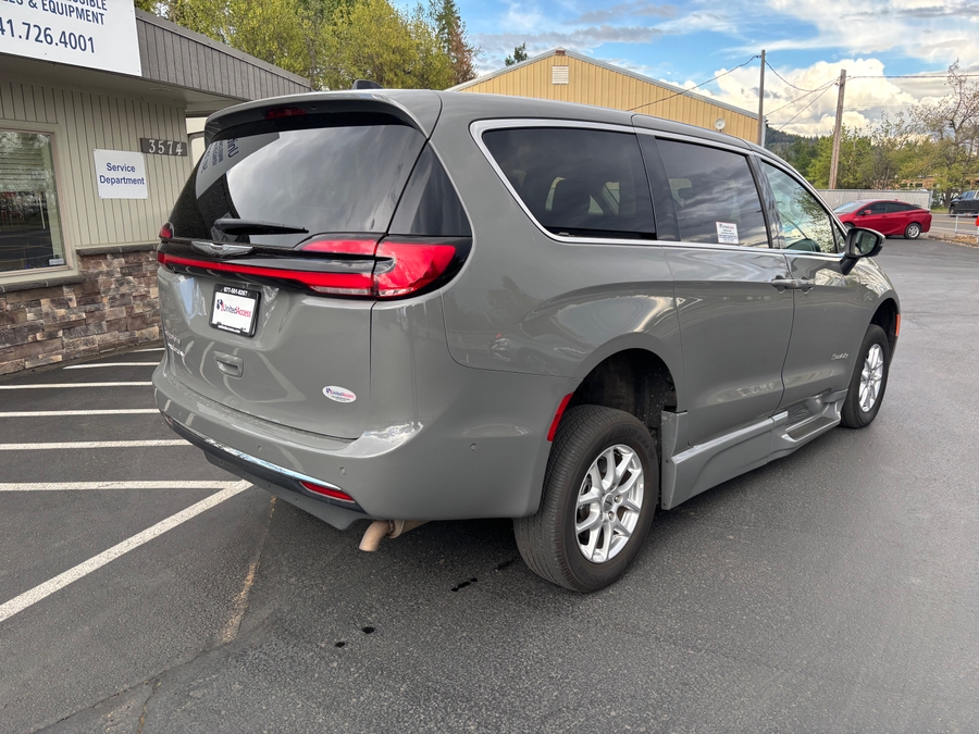 Used 2023 Chrysler Pacifica Touring L Safety - BraunAbility Side Entry Entry In Floor Automatic Ramp