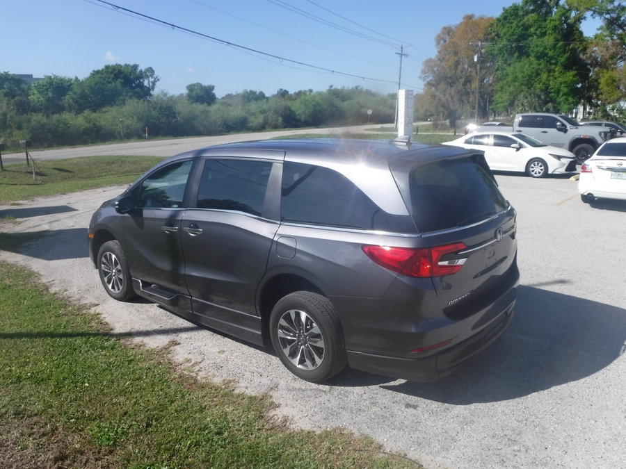 Grey Honda Odyssey image number 5