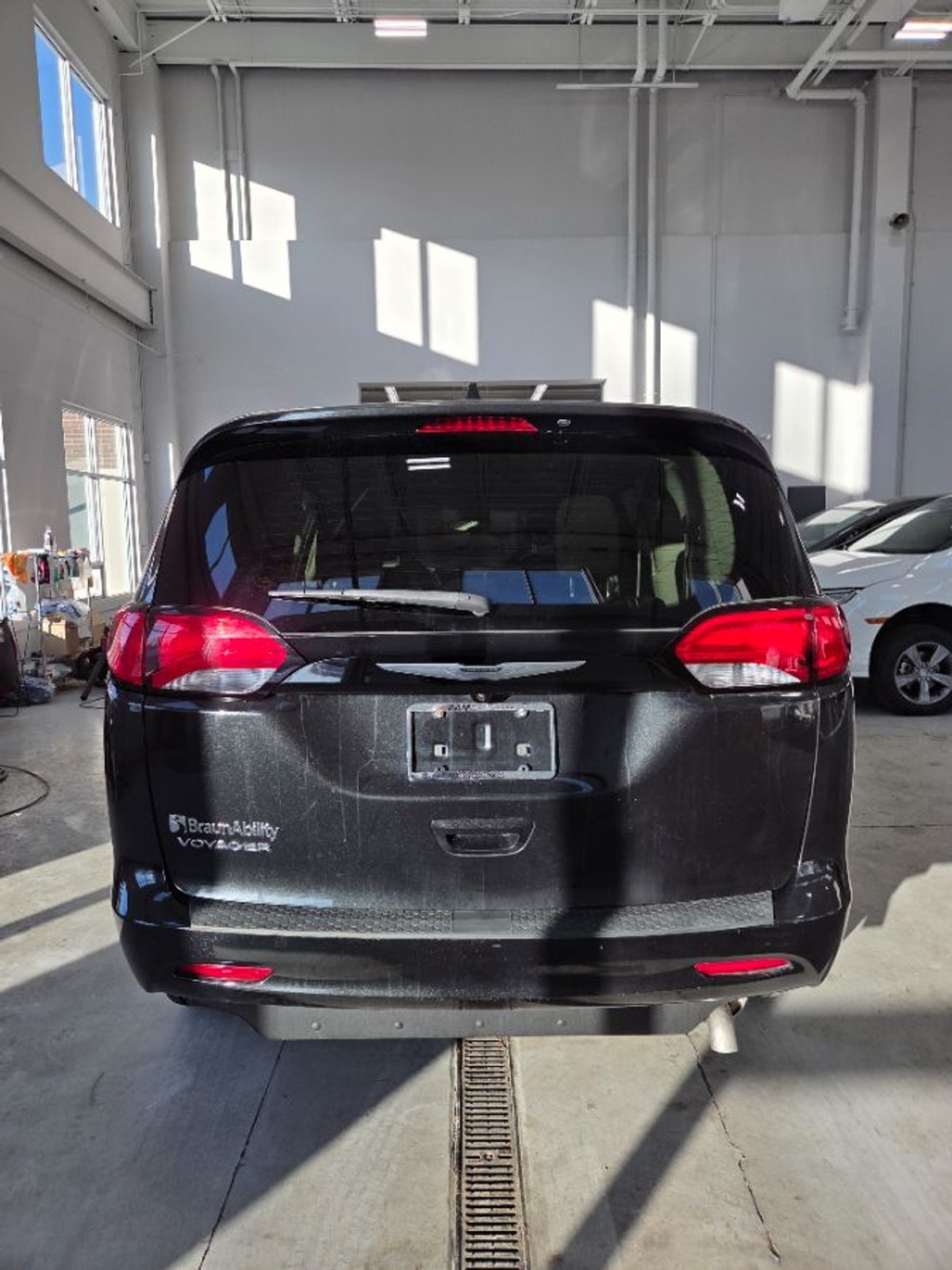 2023 CHRYSLER VOYAGER - Image 5