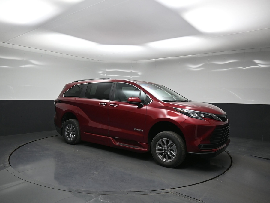 New 2026 Toyota Sienna Hybrid XLE Add - BraunAbility Side Entry Fold Out Automatic Ramp