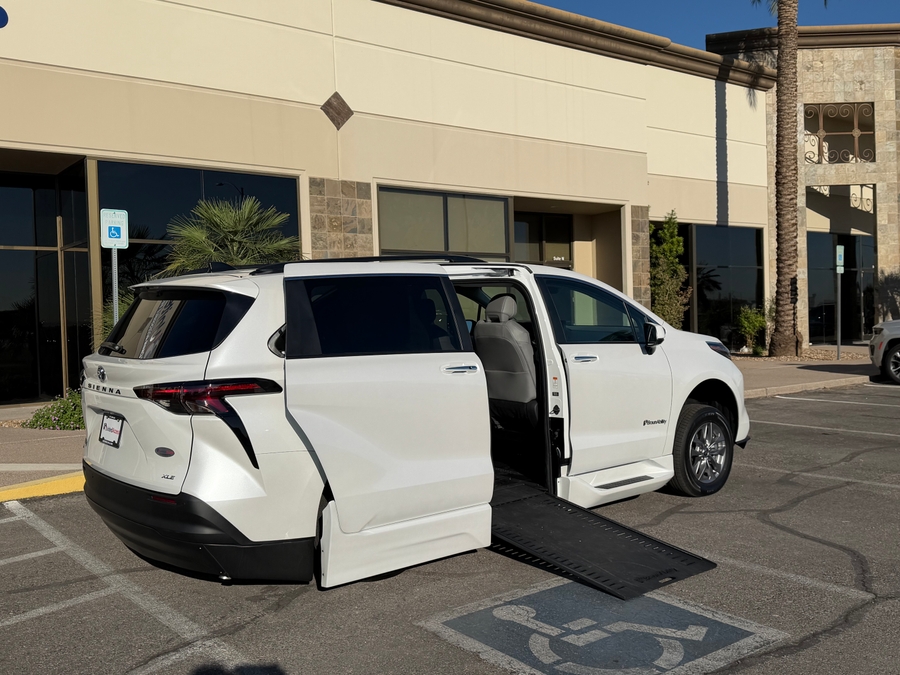 Used 2026 Toyota Sienna Hybrid XLE - BraunAbility Side Entry In Floor Automatic Ramp