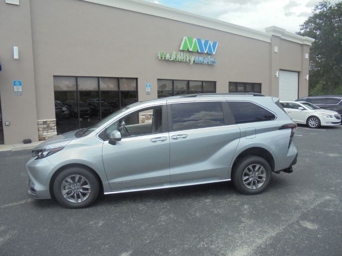 2024 TOYOTA SIENNA - Image 9