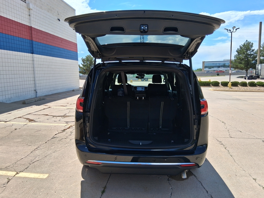 Número de imagen Chrysler Pacifica negro 6