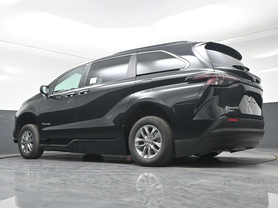 New 2026 Toyota Sienna Hybrid XLE Add - BraunAbility Side Entry In Floor Automatic Ramp