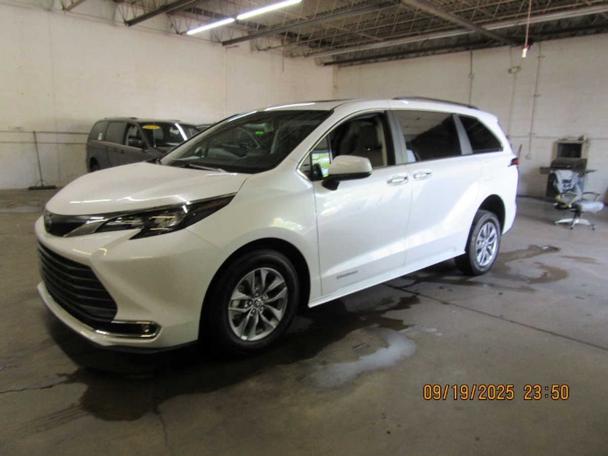 2024 TOYOTA SIENNA - Image 4