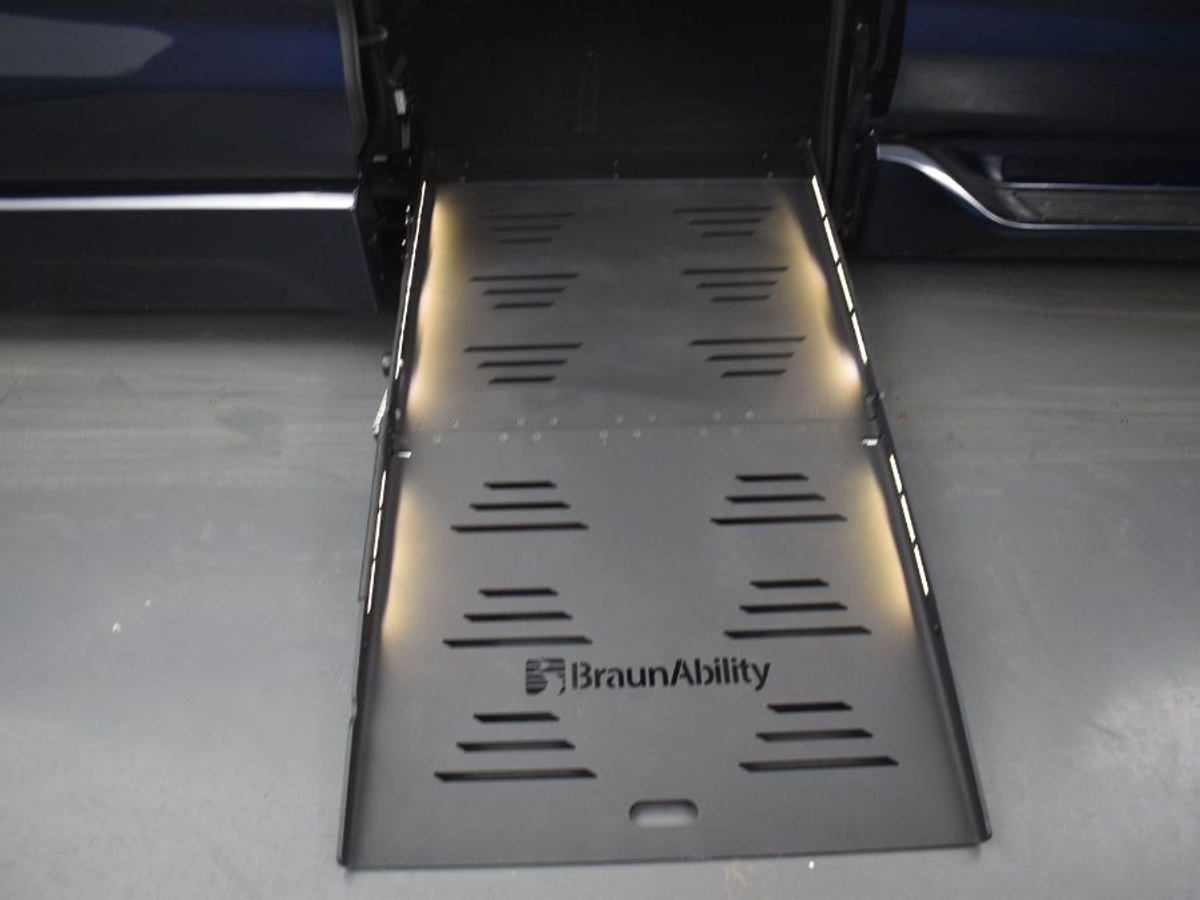 2025 TOYOTA SIENNA - Image 11