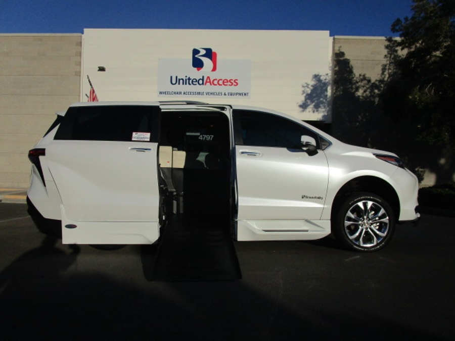 Used 2024 Toyota Sienna Hybrid Platinum - BraunAbility Side Entry Entry Fold Out Automatic Ramp