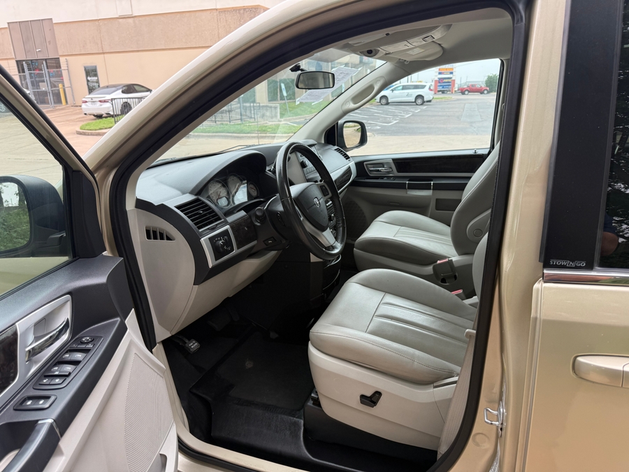 Used 2010 Dodge Grand Caravan SXT - BraunAbility Side Entry Entry Fold Out Automatic Ramp