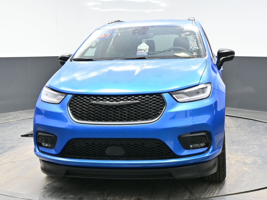 New 2026 Chrysler Pacifica Select Sport - BraunAbility Side Entry Entry In Floor Automatic Ramp