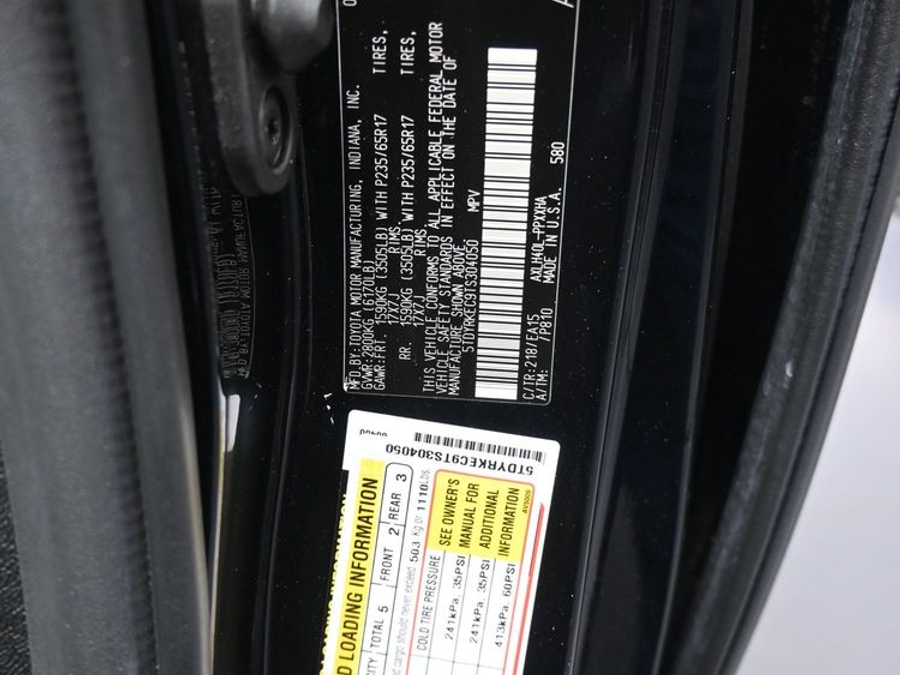 Black Toyota Sienna image number 13