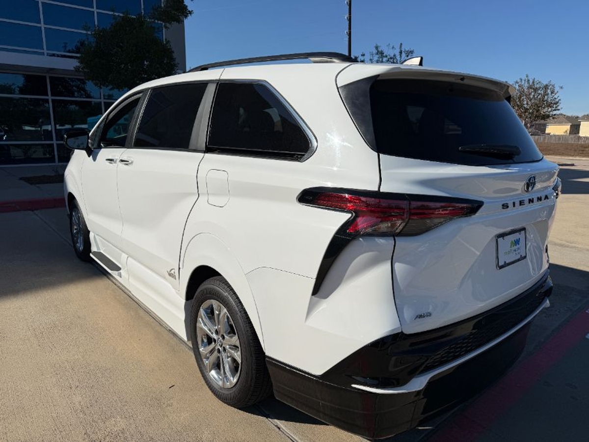 2023 TOYOTA SIENNA - Image 5