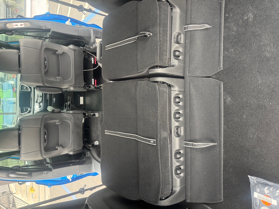 Blue Chrysler Pacifica image number 13