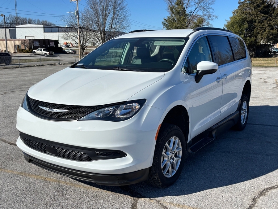 Used 2021 Chrysler Voyager LXi - BraunAbility Commercial Side Entry Entry Fold Out Manual Ramp