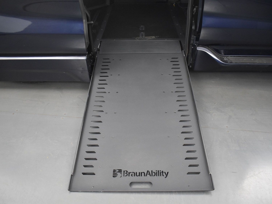 New 2025 Toyota Sienna Hybrid XSE Sport - BraunAbility Side Entry Entry In Floor Automatic Ramp