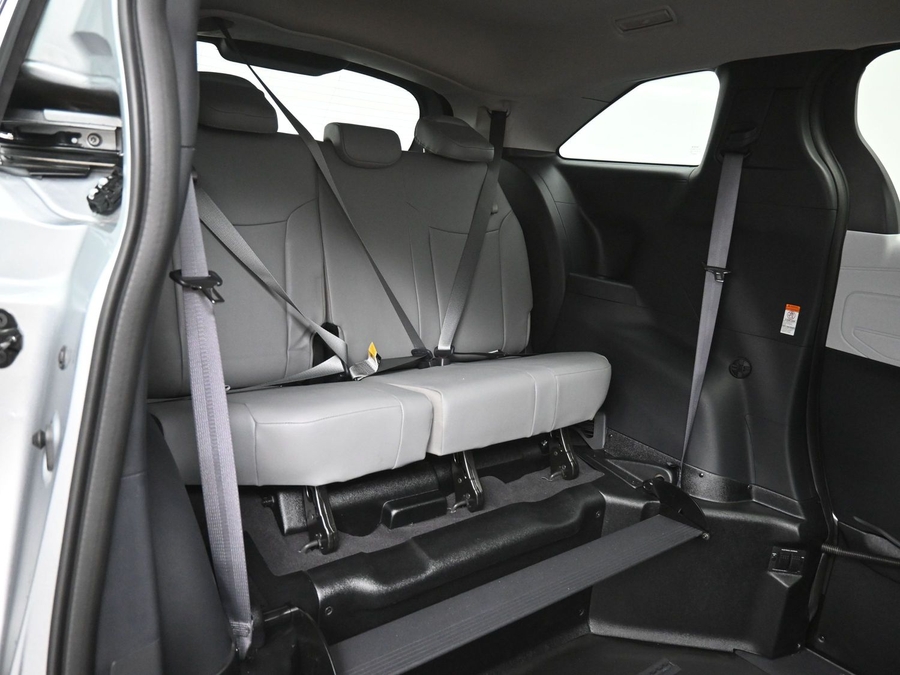 New 2025 Toyota Sienna Hybrid XLE Base - BraunAbility Side Entry Entry Fold Out Automatic Ramp