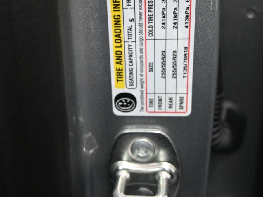 Grey Chevrolet Traverse image number 6