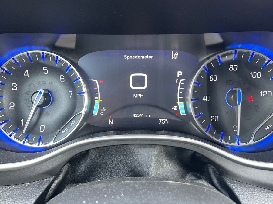 Silver Chrysler Pacifica image number 12