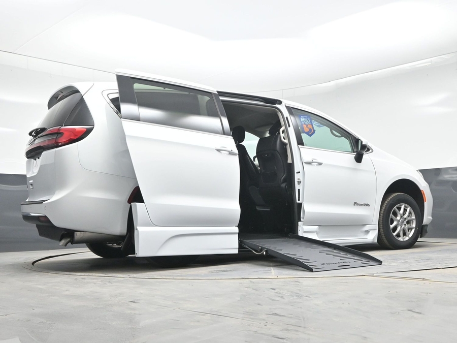 Used 2023 Chrysler Pacifica Touring L - BraunAbility Side Entry Entry Fold Out Automatic Ramp