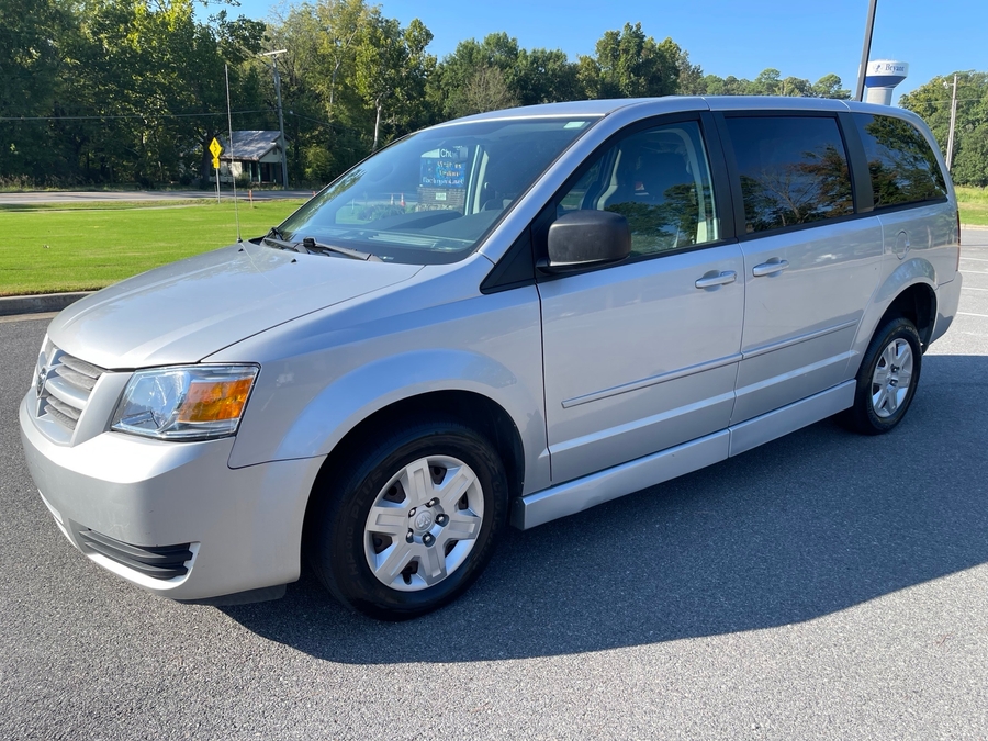 Silver Dodge Grand Caravan image number 5