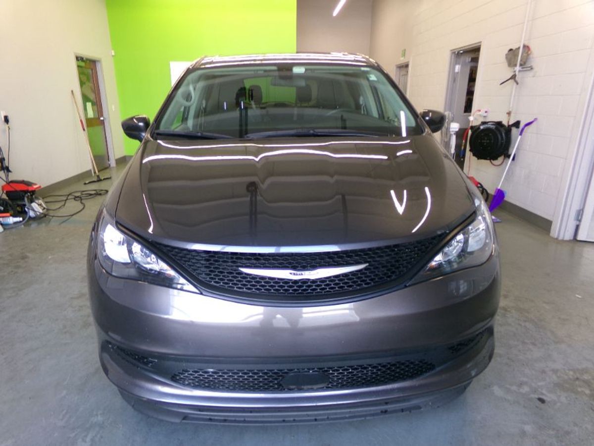 Used 2022 Chrysler Voyager LX's photo