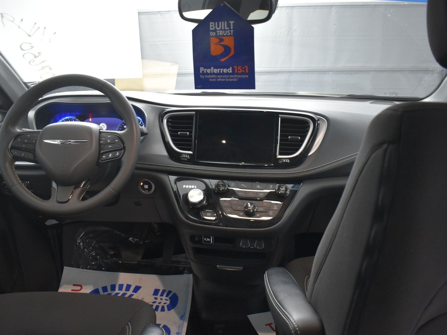 Used 2024 Chrysler Pacifica Touring-L - BraunAbility Side Entry Entry In Floor Automatic Ramp