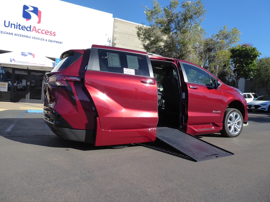 Used 2024 Toyota Sienna Hybrid Platinum - BraunAbility Side Entry In Floor Automatic Ramp