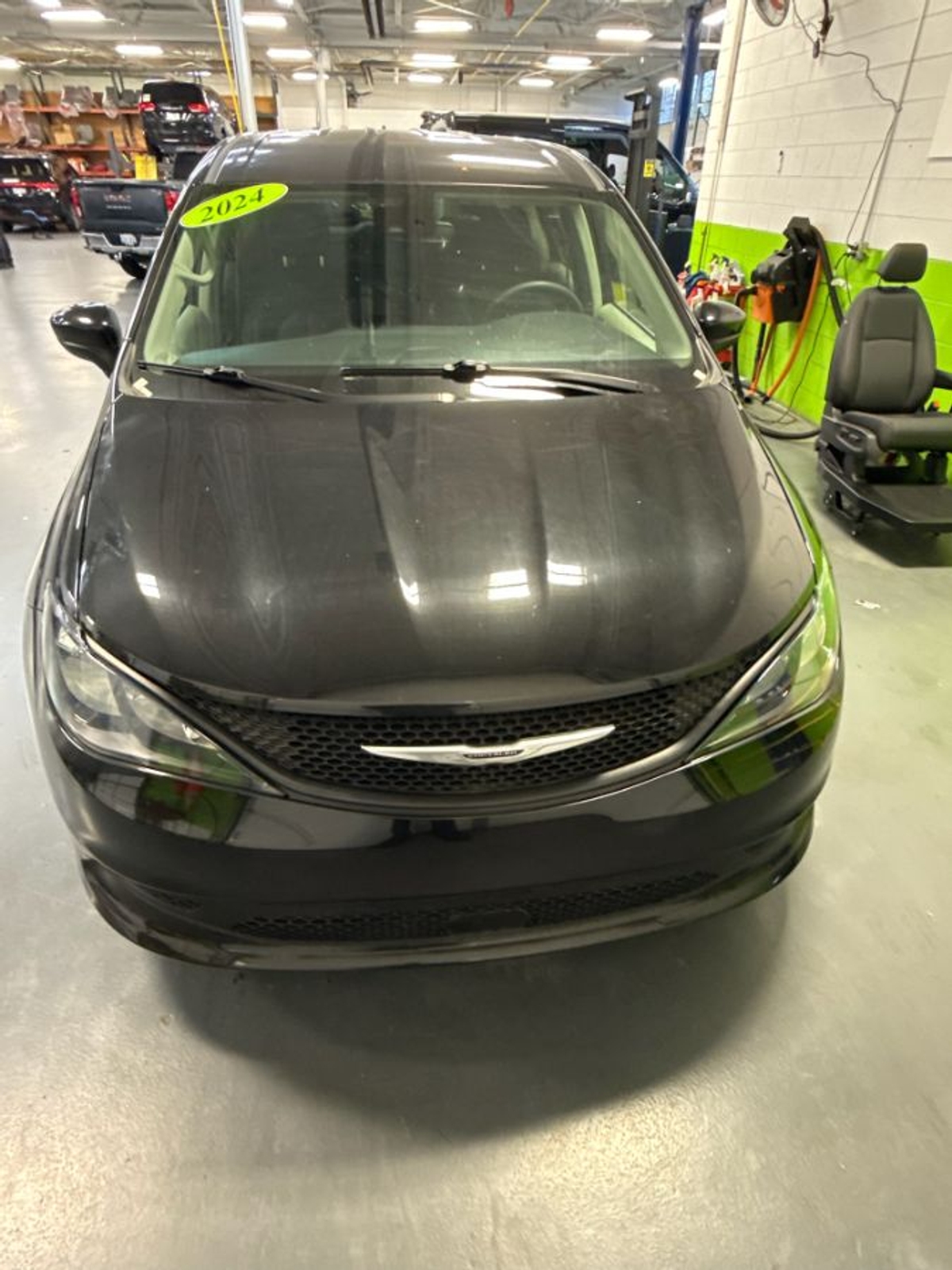 2024 CHRYSLER VOYAGER - Image 2