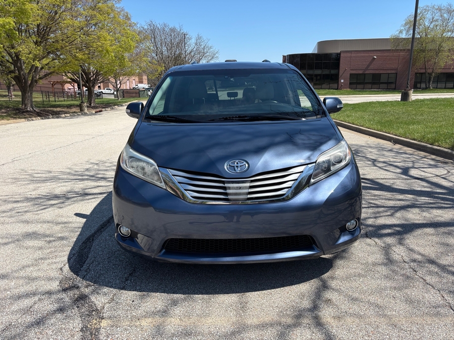 Used 2016 Toyota Sienna Limited - BraunAbility Side Entry Entry Fold Out Automatic Ramp