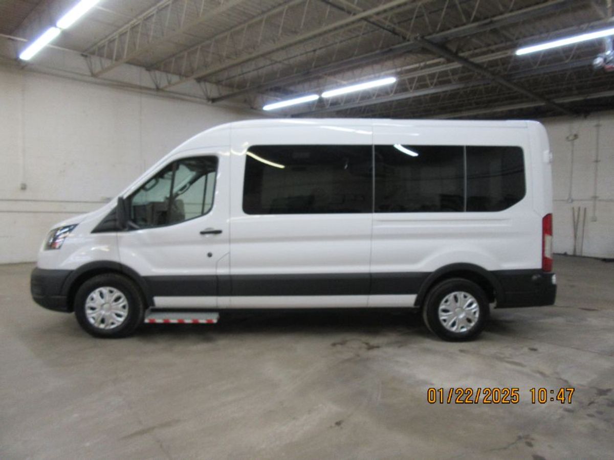 White Ford Transit image number 12