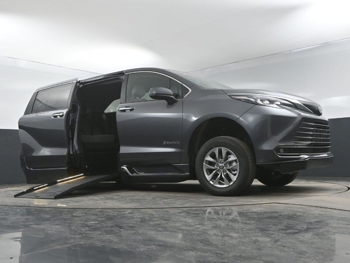 2025 TOYOTA SIENNA - Image 19