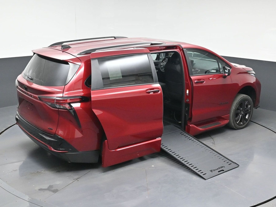 New 2026 Toyota Sienna Hybrid XSE Sport - BraunAbility Side Entry In Floor Automatic Ramp