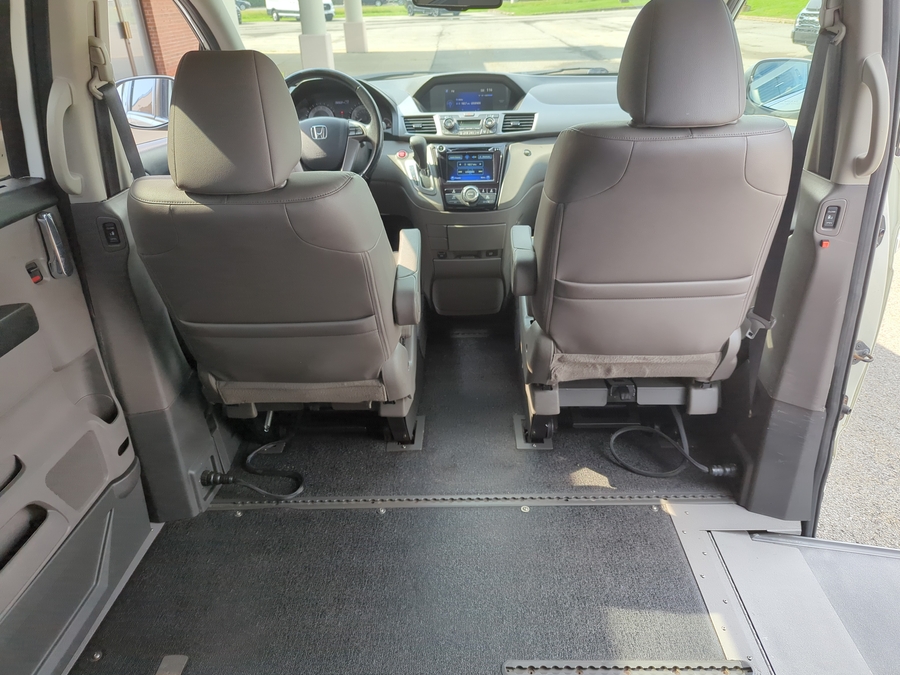 Used 2017 Honda Odyssey EX-L - VMI Side Entry In Floor Automatic Ramp