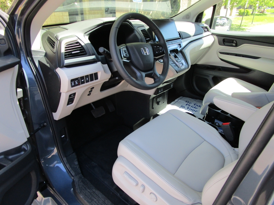Blue Honda Odyssey image number 7