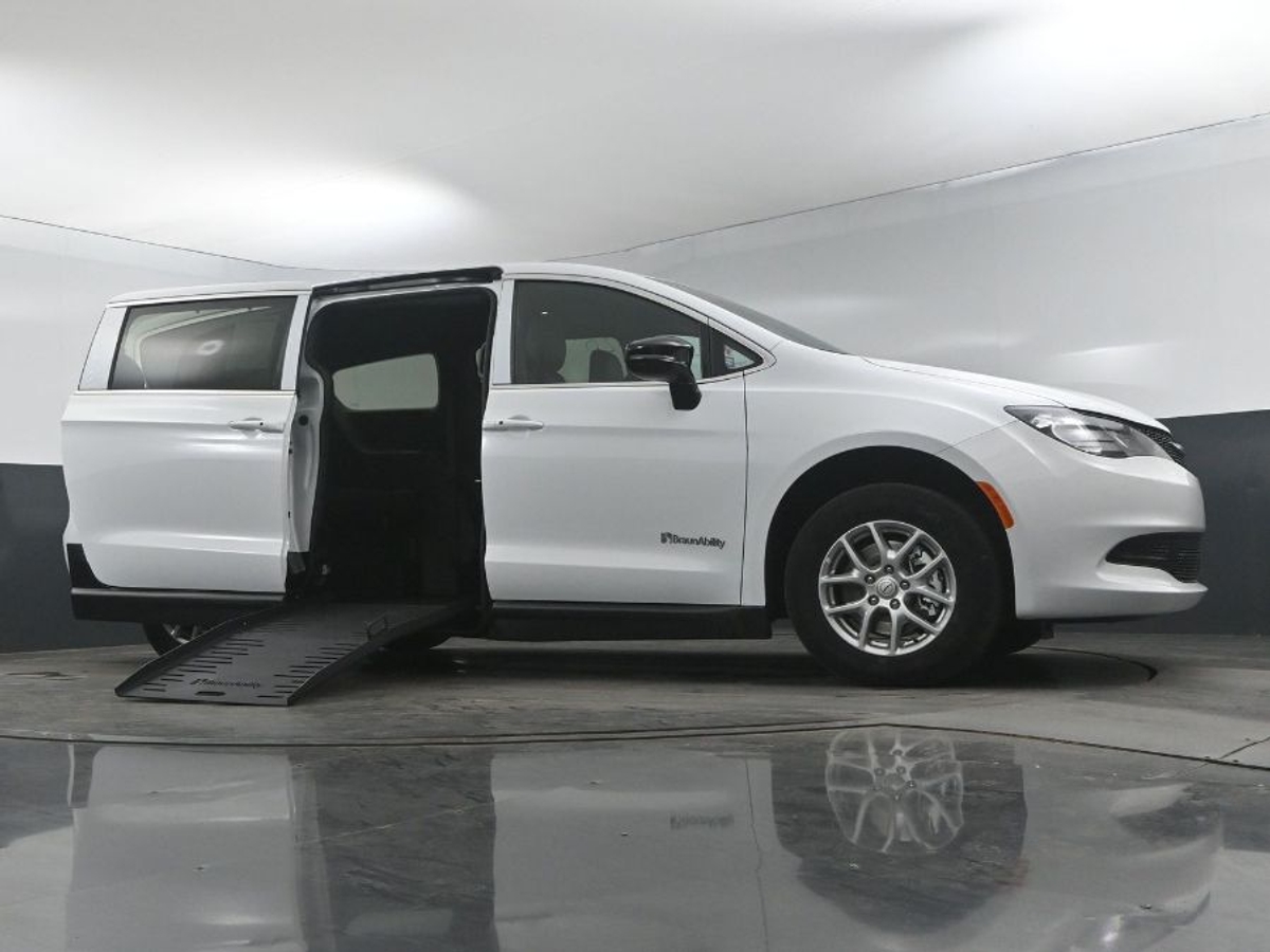 2025 CHRYSLER VOYAGER - Image 19