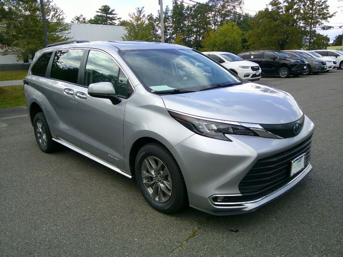 2024 TOYOTA SIENNA - Image 3