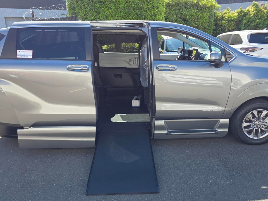 New 2026 Toyota Sienna Hybrid LE FWD - VMI Side Entry In Floor Automatic Ramp