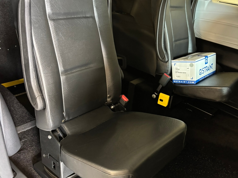 White Toyota Sienna image number 10