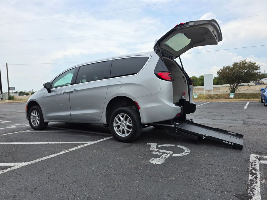 Used 2023 Chrysler Pacifica Touring L -   Entry  Ramp