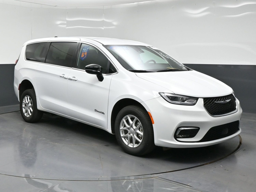 Used 2025 Chrysler Pacifica Select Safety - BraunAbility Rear Entry Fold Out Manual Ramp