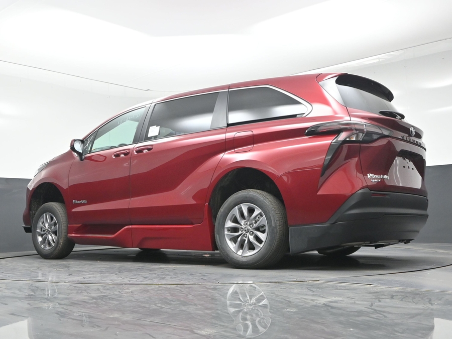 New 2026 Toyota Sienna Hybrid LE - BraunAbility Side Entry In Floor Automatic Ramp