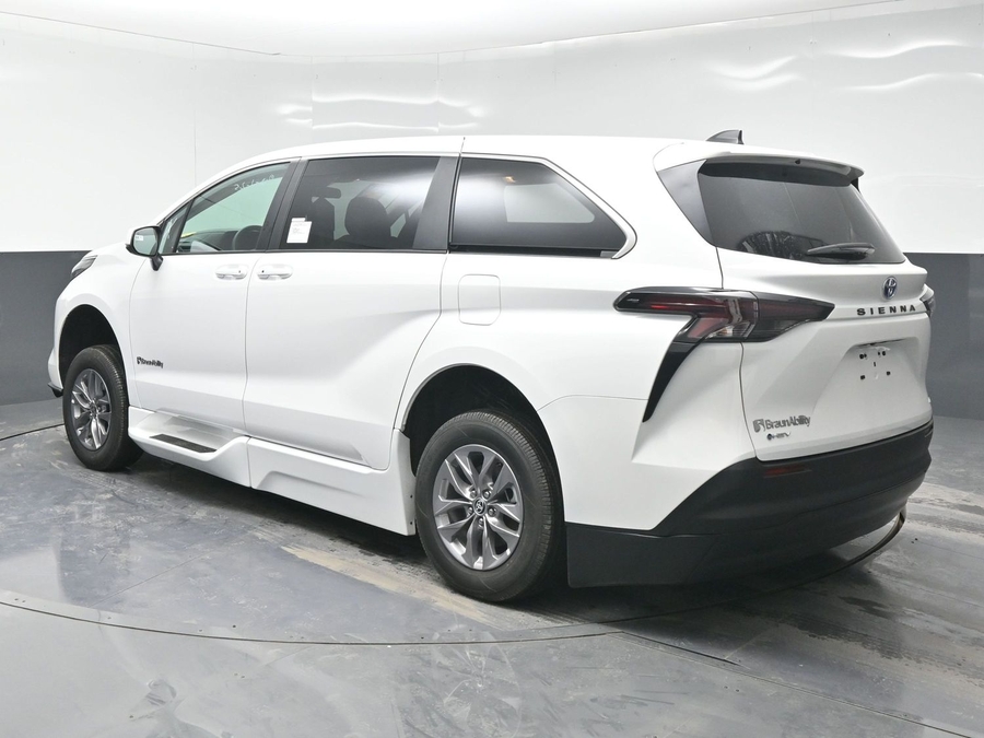 New 2025 Toyota Sienna Hybrid LE - BraunAbility Side Entry Entry Fold Out Automatic Ramp